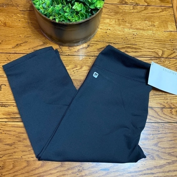 Fabletics Salar Crop Leggings Cropped Athletic Fitness Workout Women XS NWT. - Picture 9 of 9